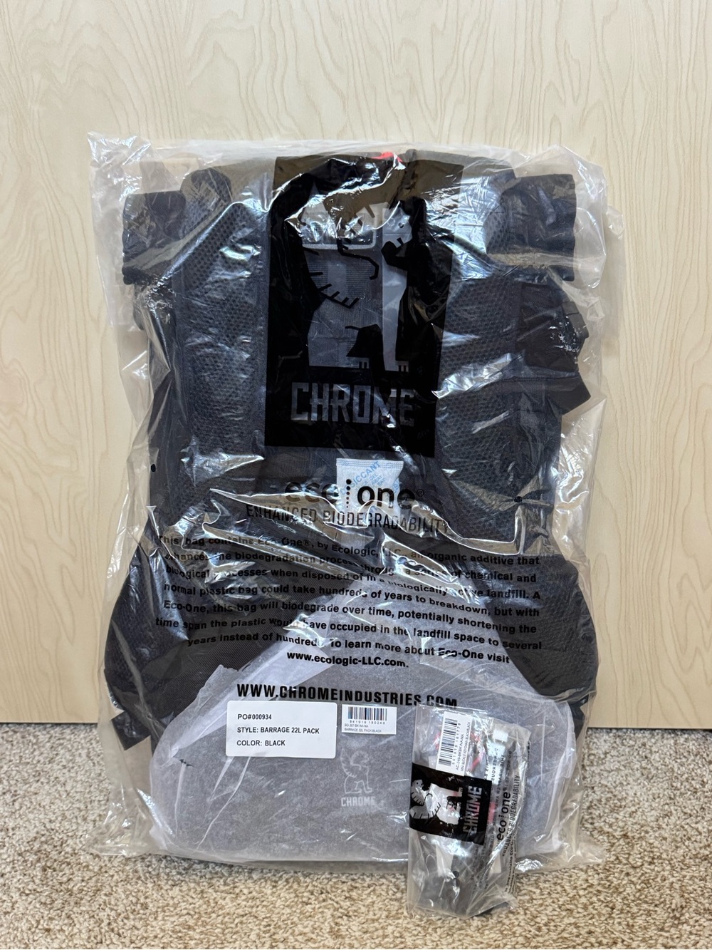 Chrome Industries Barrage 22L backpack NWT - Picture 2 of 3
